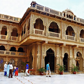 معبد ایسکون ISKCON Temple بمبئی هند 